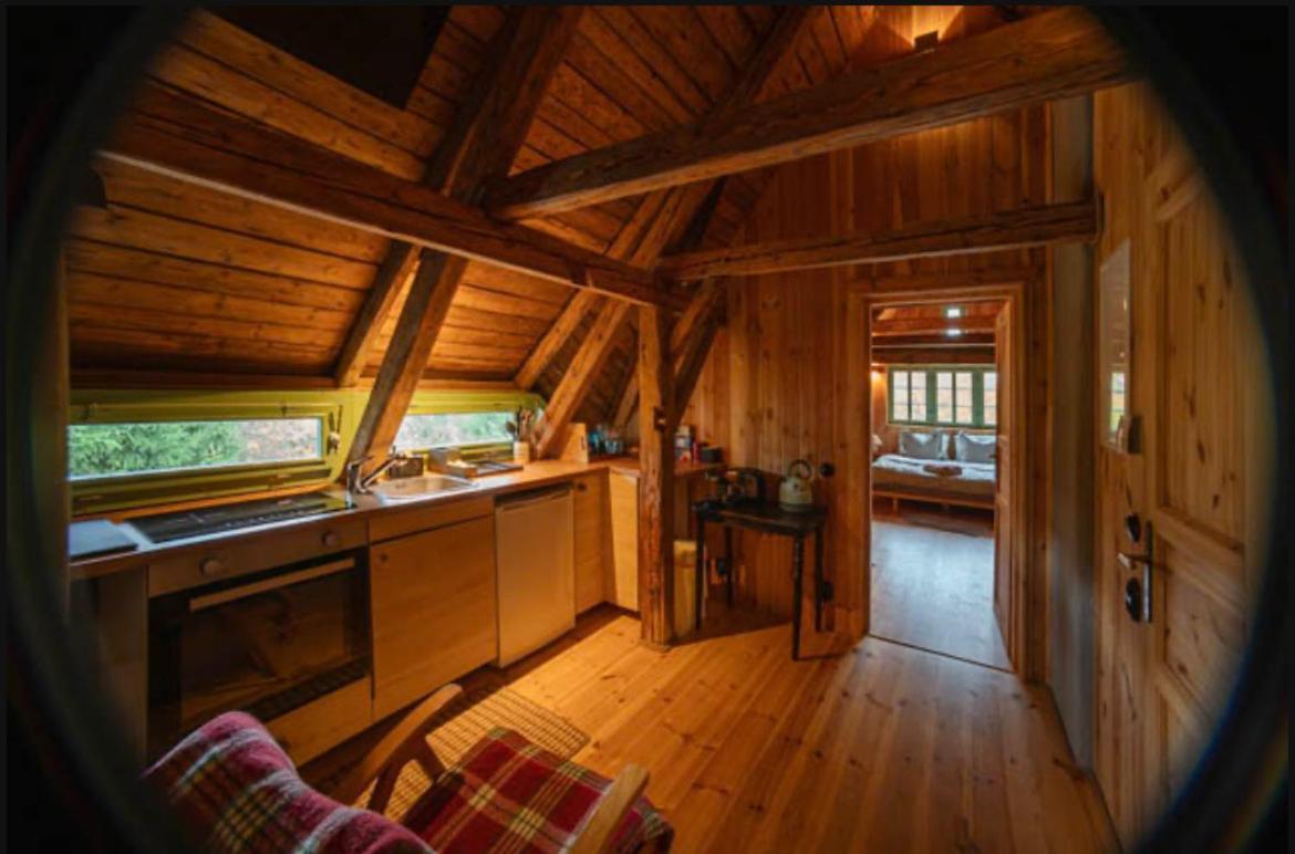 Enjoy Cozy Hills & Forest & Views & Gardens & Sauna Whirlpool Bath Apartment