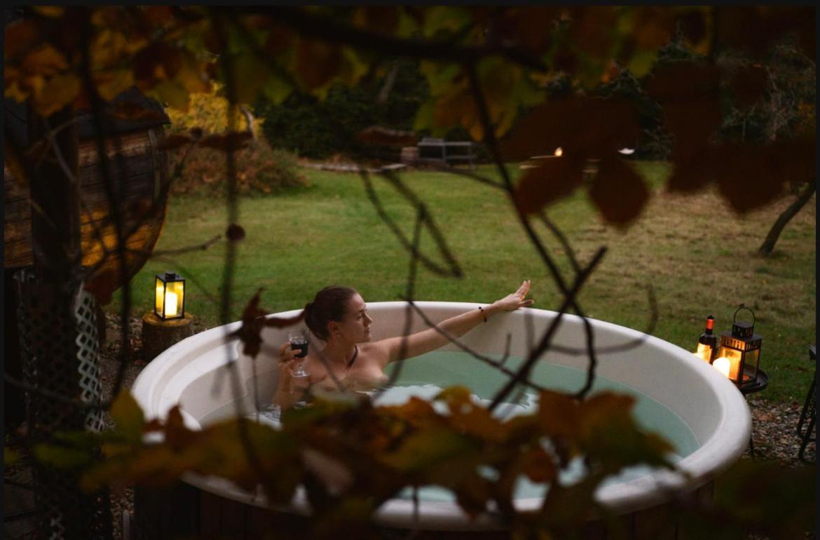 Enjoy Cozy Hills & Forest & Views & Gardens & Sauna Whirlpool Bath Apartment *